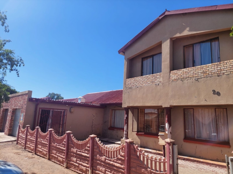 5 Bedroom Property for Sale in De Beers Northern Cape